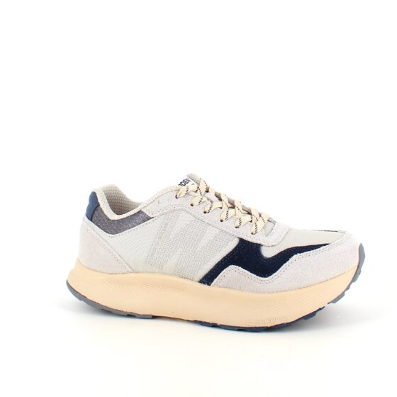 Woden sneakers med hög stötdämpning i sulan.