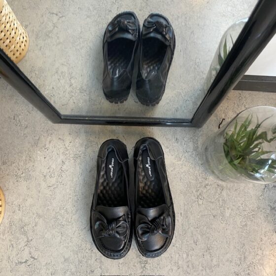 Elegant ballerinasko i svart läder