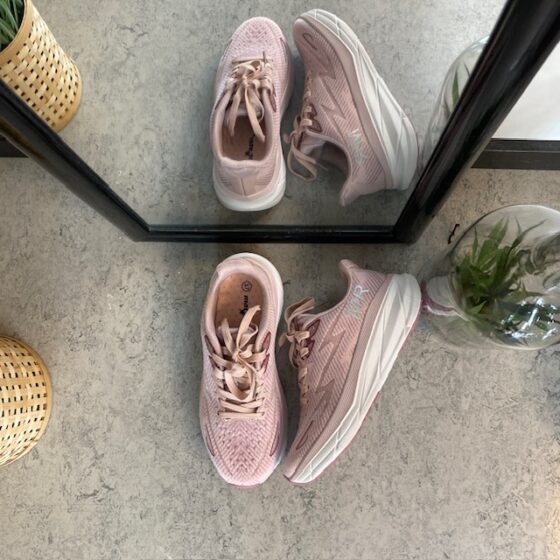 Rosa sneakers med andningsbar ovandel