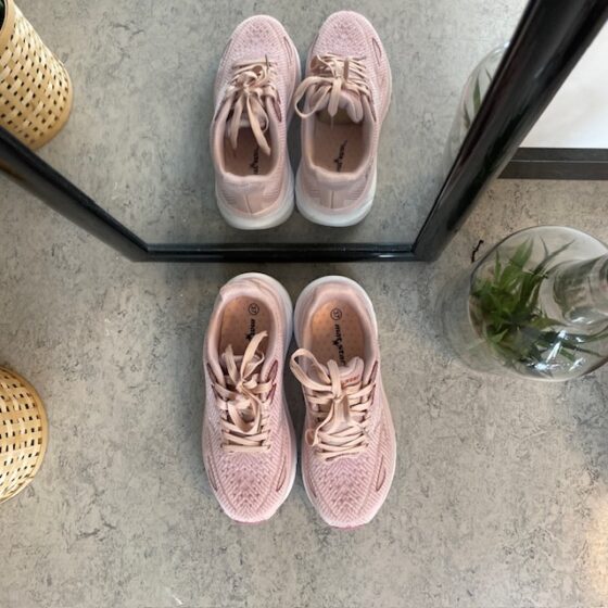 Rosa sneakers med andningsbar ovandel