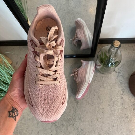 Rosa sneakers med andningsbar ovandel