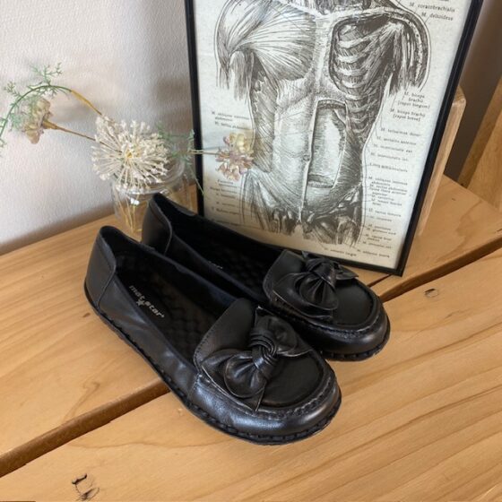 Elegant ballerinasko i svart läder