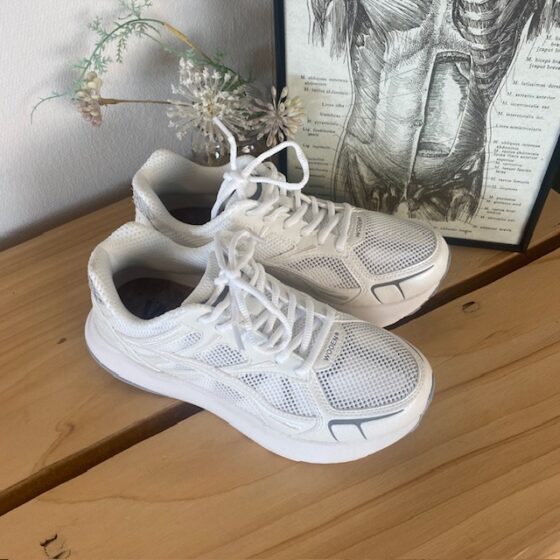 Woden lätta sneakers med bra fotvalvsstöd