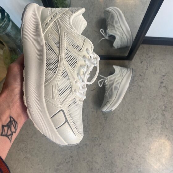 Woden lätta sneakers med bra fotvalvsstöd