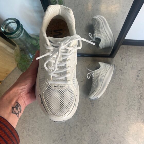 Woden lätta sneakers med bra fotvalvsstöd