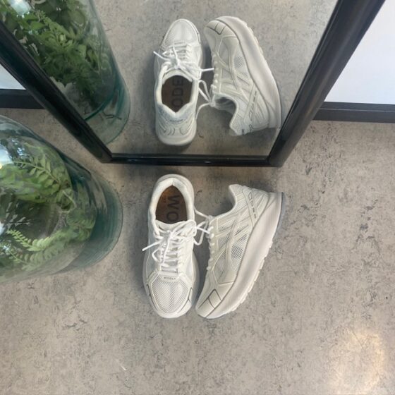 Woden lätta sneakers med bra fotvalvsstöd
