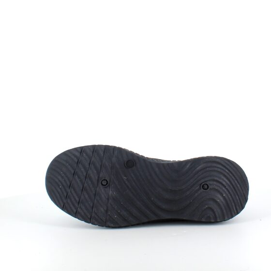 Lättviktiga svarta slip-on skor