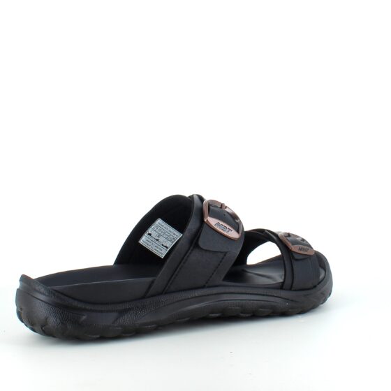 Svart herr slip on sandal från MBT med ergonomisk fotbädd