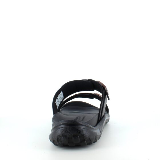 Svart herr slip on sandal från MBT med ergonomisk fotbädd