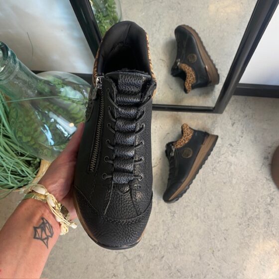Rieker Step-in stövel med fina detaljer