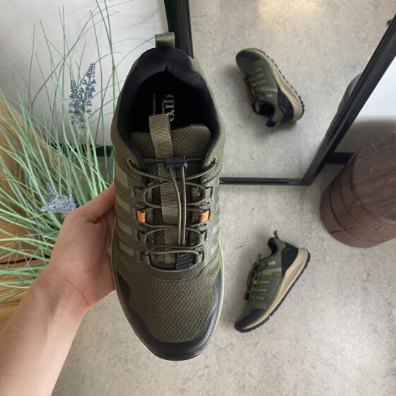 Turkos/vita Step-on skor från Rugged Gear