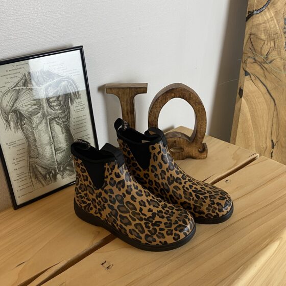 Green Comfort gummistövel i leopardmönster med hålfotsstöd