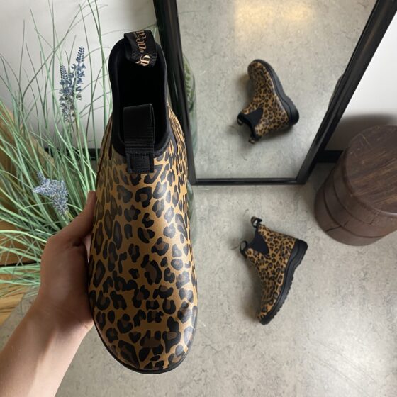 Green Comfort gummistövel i leopardmönster med hålfotsstöd