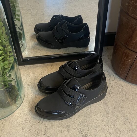 Gröna Green Comfort ull tofflor med Rosa Banden logo