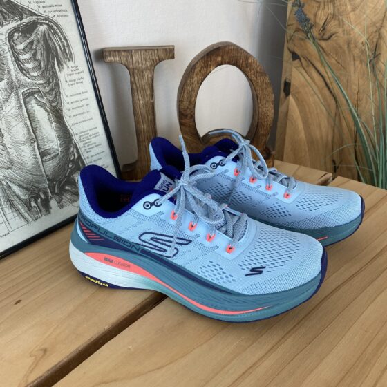MaxCushion sko från Skechers med ventilerbart tyg