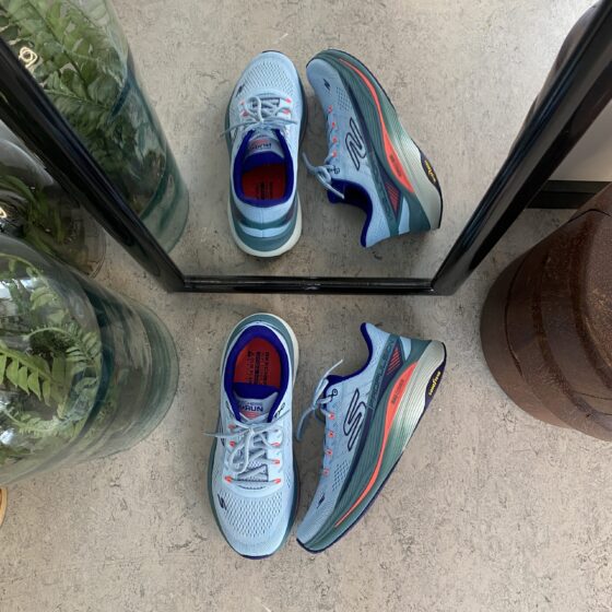 MaxCushion sko från Skechers med ventilerbart tyg