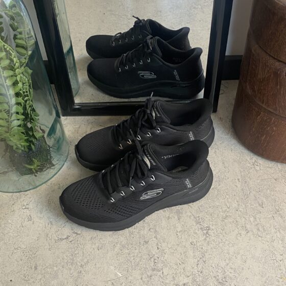 Skechers slip-ins för män med hålfotsstöd