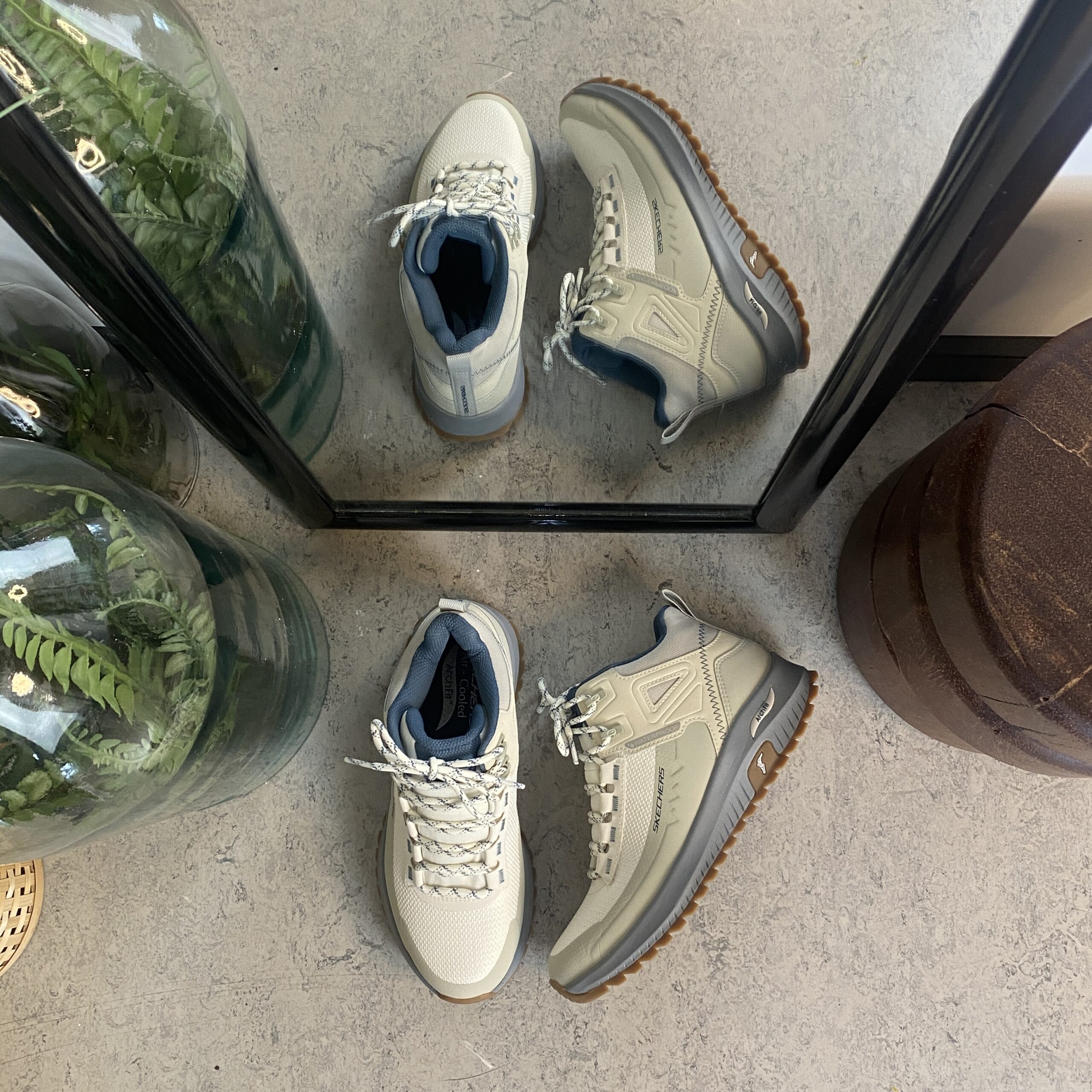 Vattentät känga från Skechers med bra hålfotsstöd.