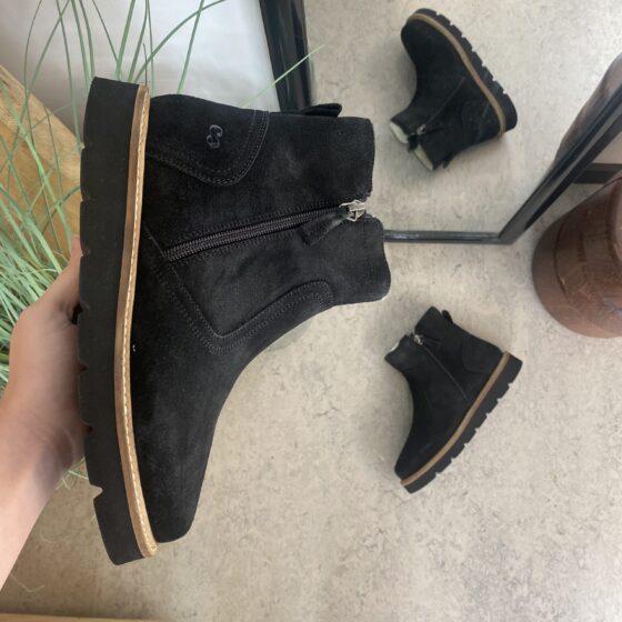Green Comfort skor i svart med bred passform och dragkedja