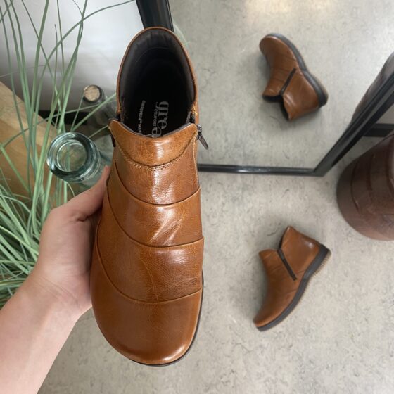 Kort stövel i brunt läder från Green Comfort