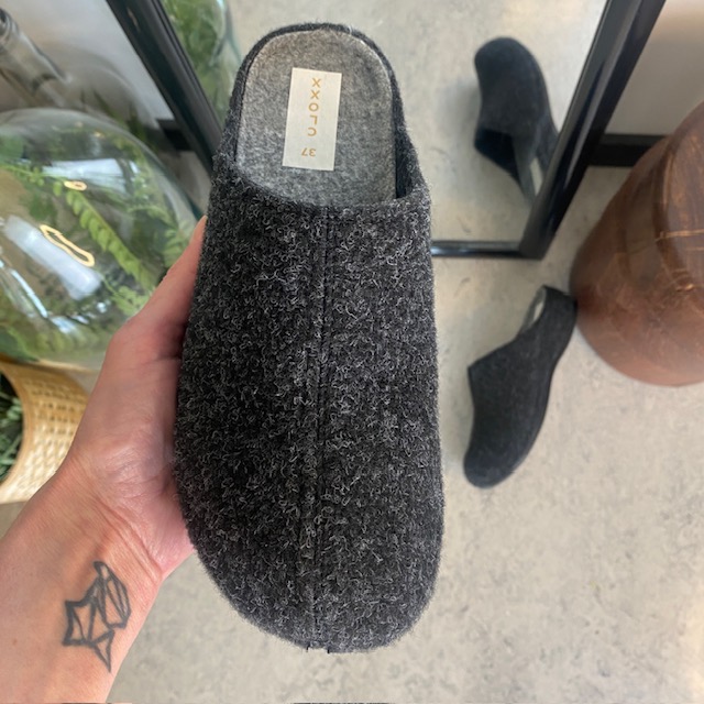 Mörkgrå filttofflor - som ger dig komfort och värme