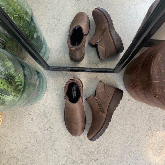 Elegant brun stövlett med memory foam från Skechers