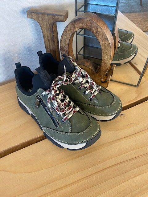 Gröna sneakers från Rieker med bra stötdämpning