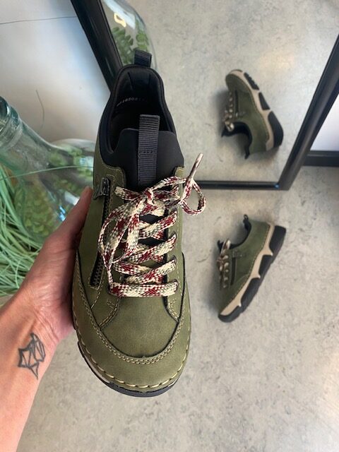 Gröna sneakers från Rieker med bra stötdämpning