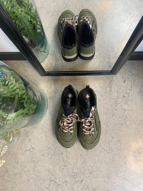 Gröna sneakers från Rieker med bra stötdämpning