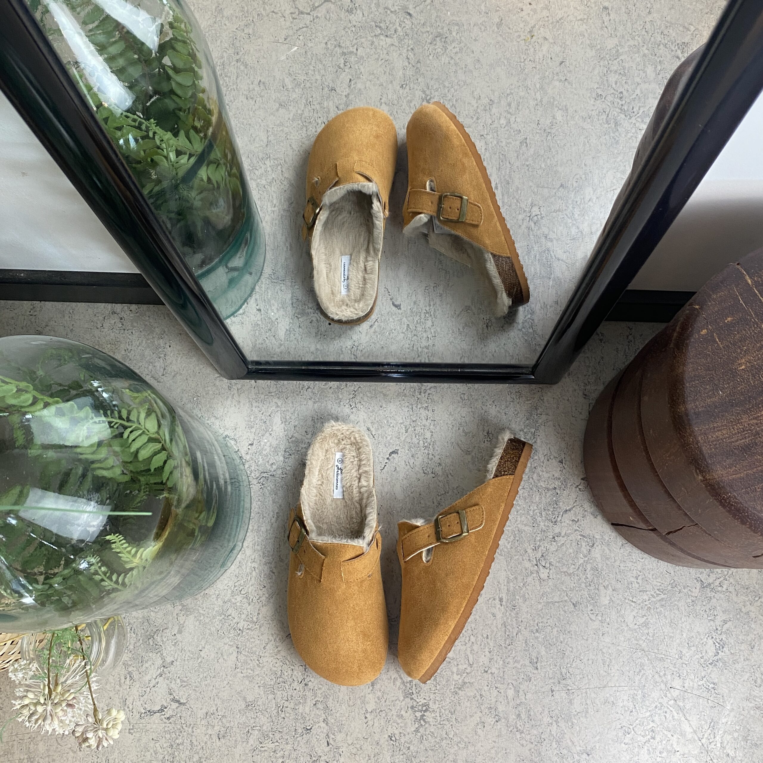 Ljusbrun Slip on tofflor