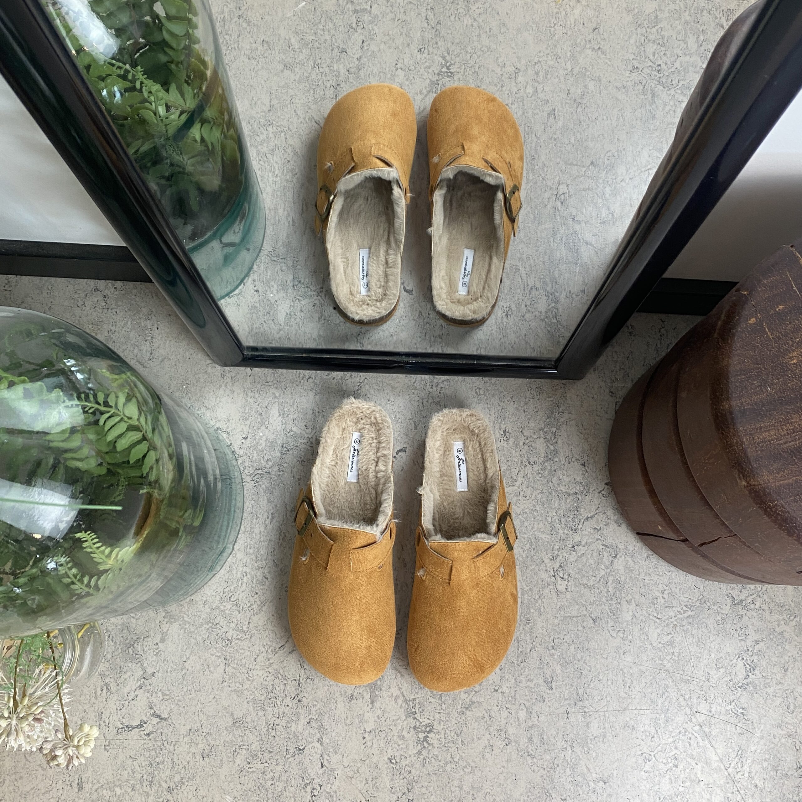 Ljusbrun Slip on tofflor