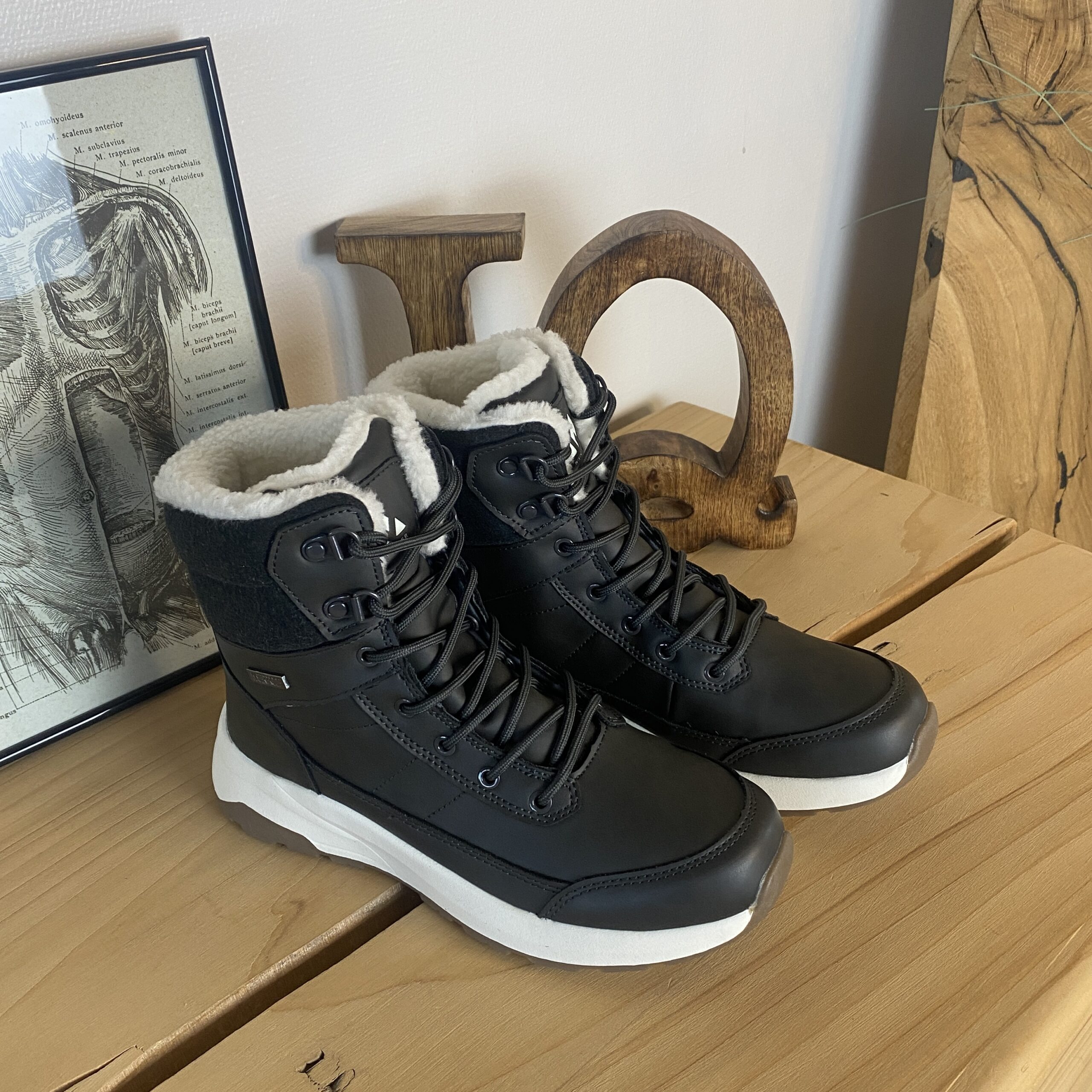 Vattentät, svart vinterstövel med fleecefoder