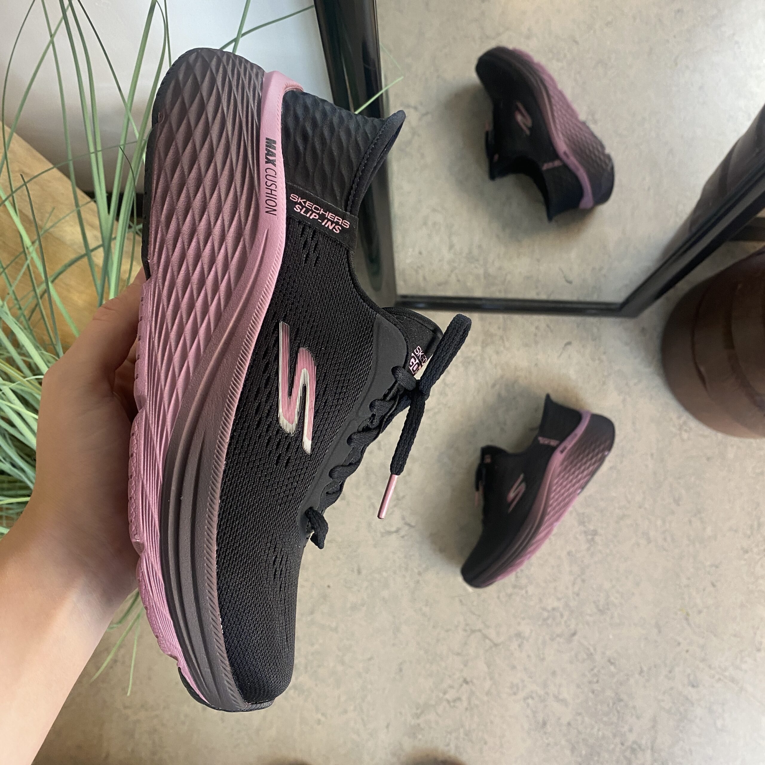 Skechers slip-ins med Max Cushion sula