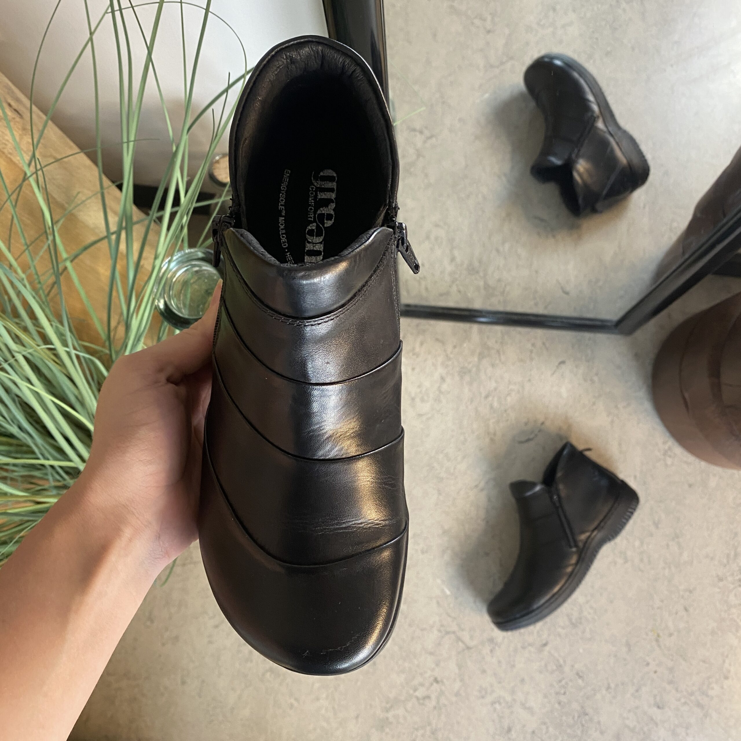 Kort stövel i svart läder från Green Comfort