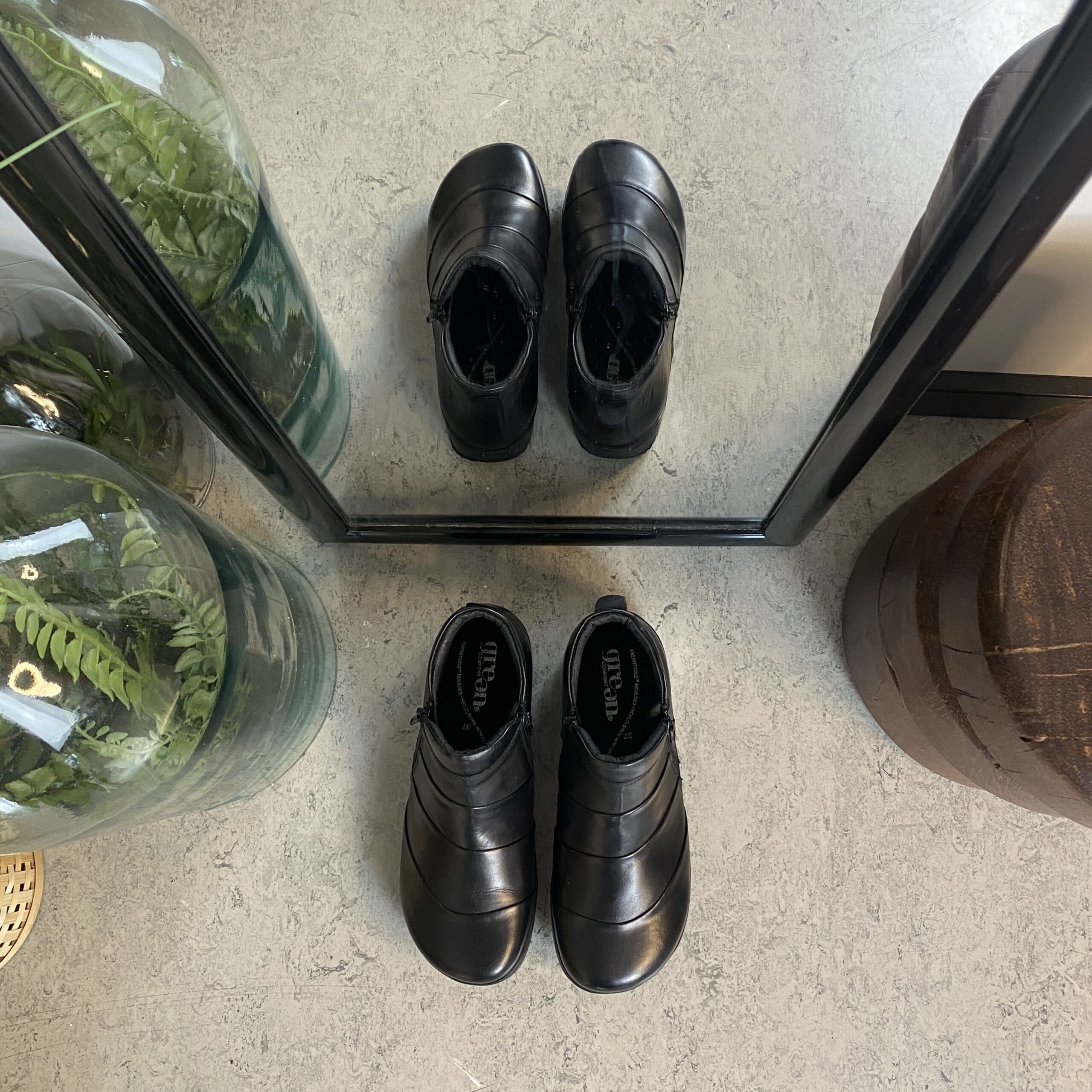 Kort stövel i svart läder från Green Comfort