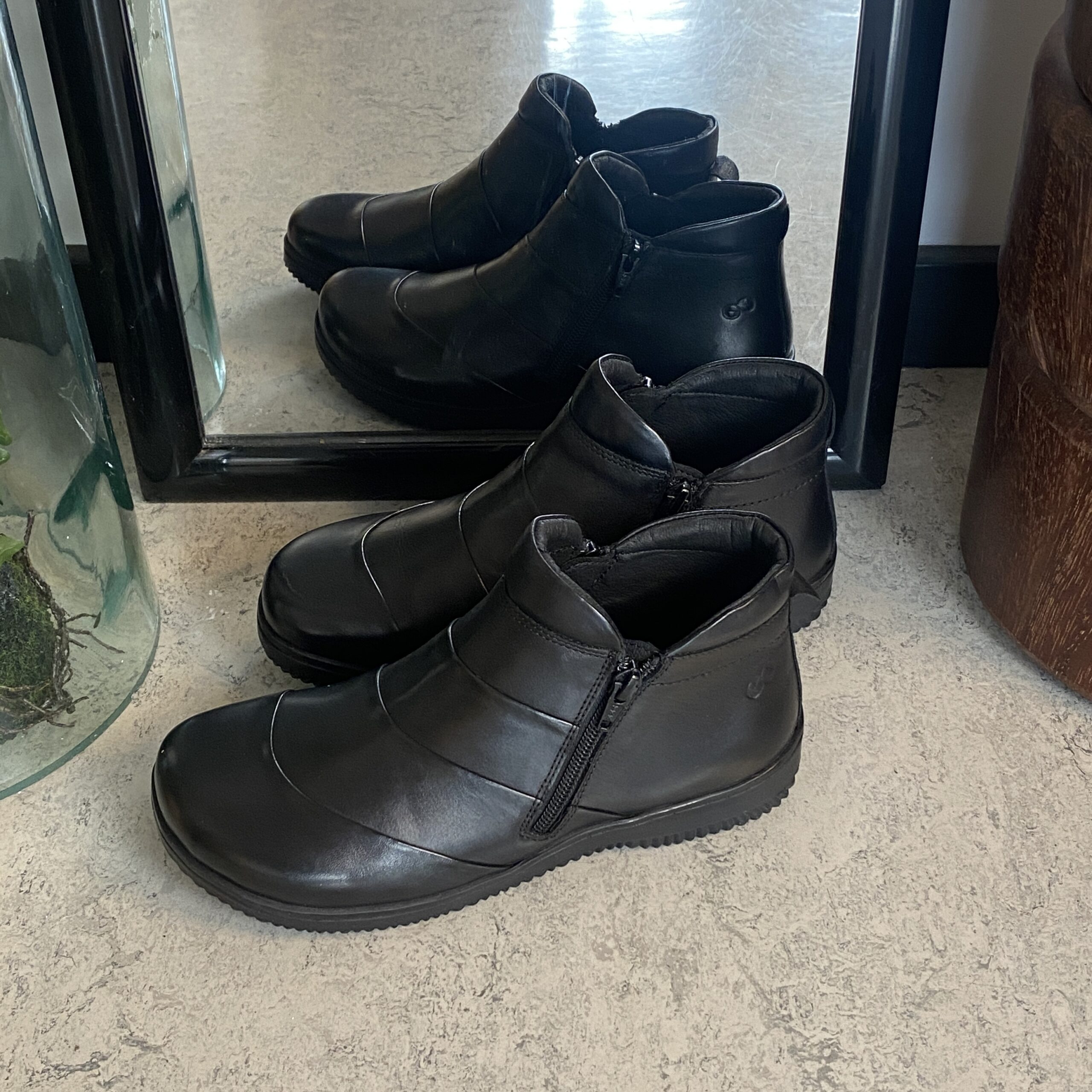 Kort stövel i svart läder från Green Comfort