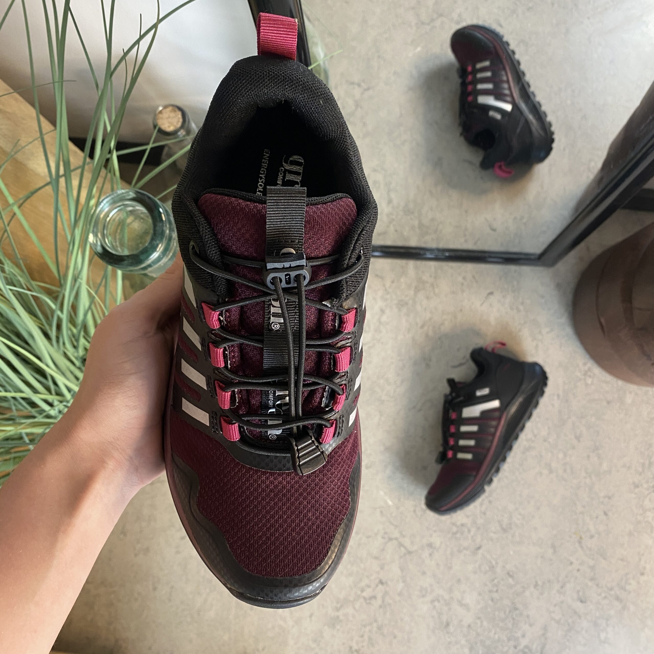 Vattentät damvandringssko i vinröd från Green Comfort