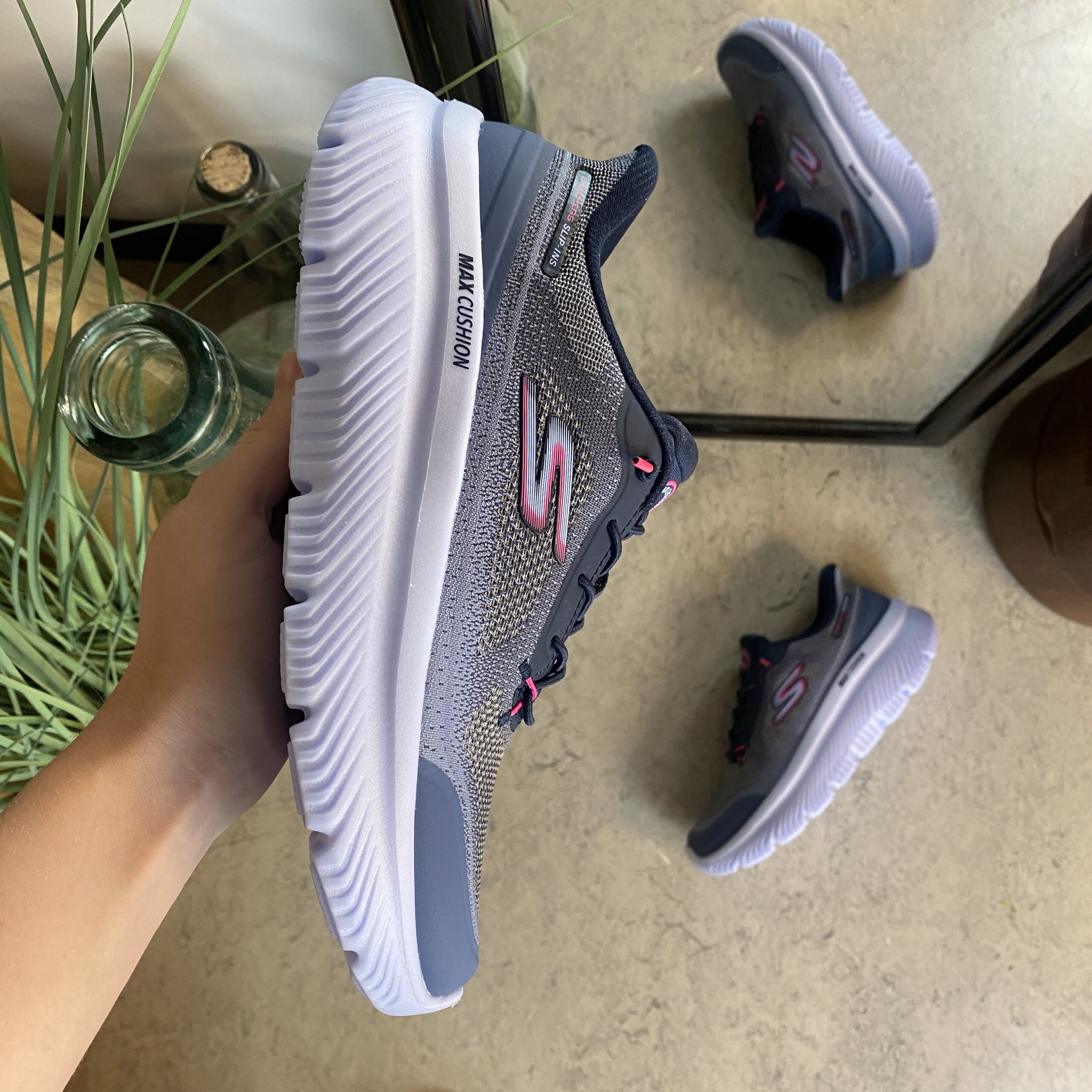 Skechers slip-in skor i blått med Max Cushion