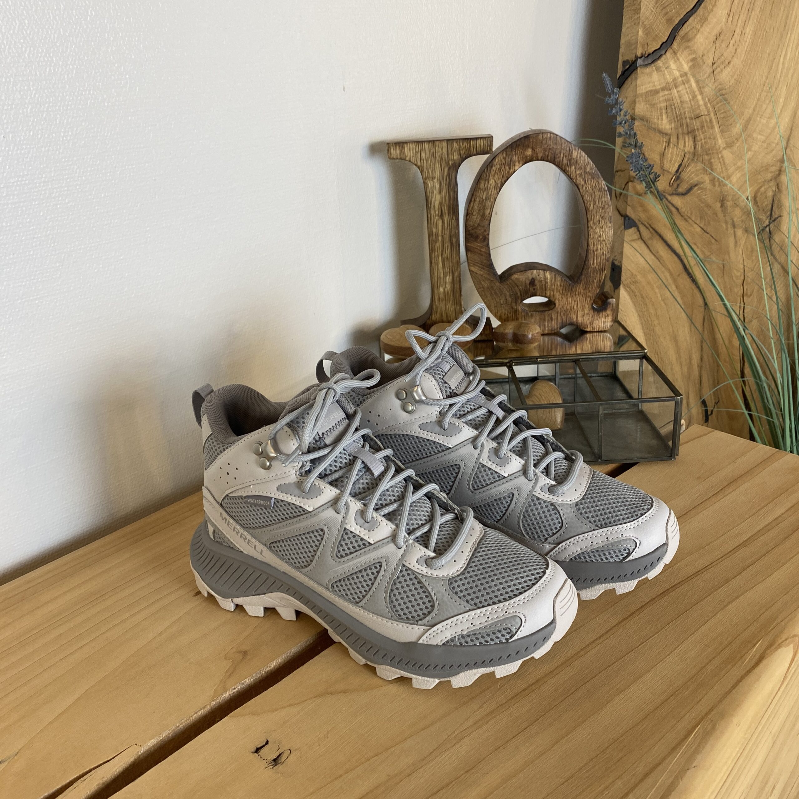 Vattentät Merrell vandringssko med andningsbart mesh och styv sula