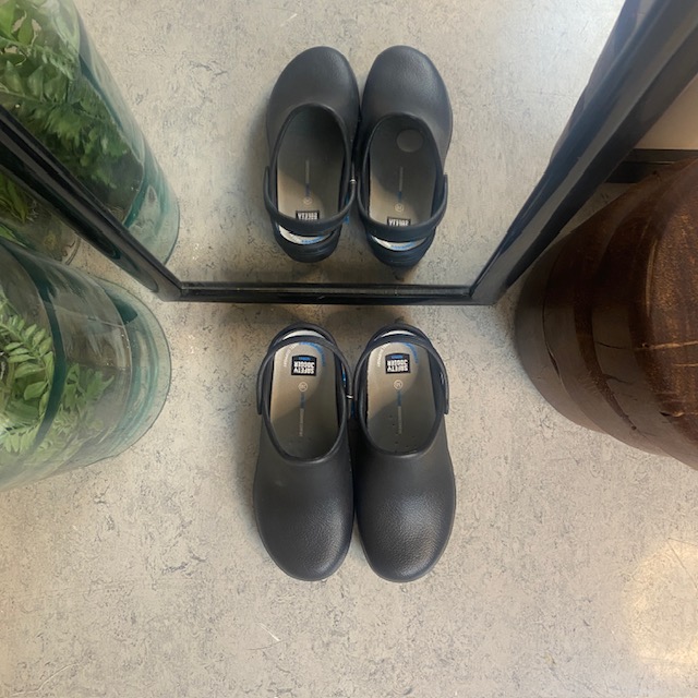 Svart halkfri träsko clog