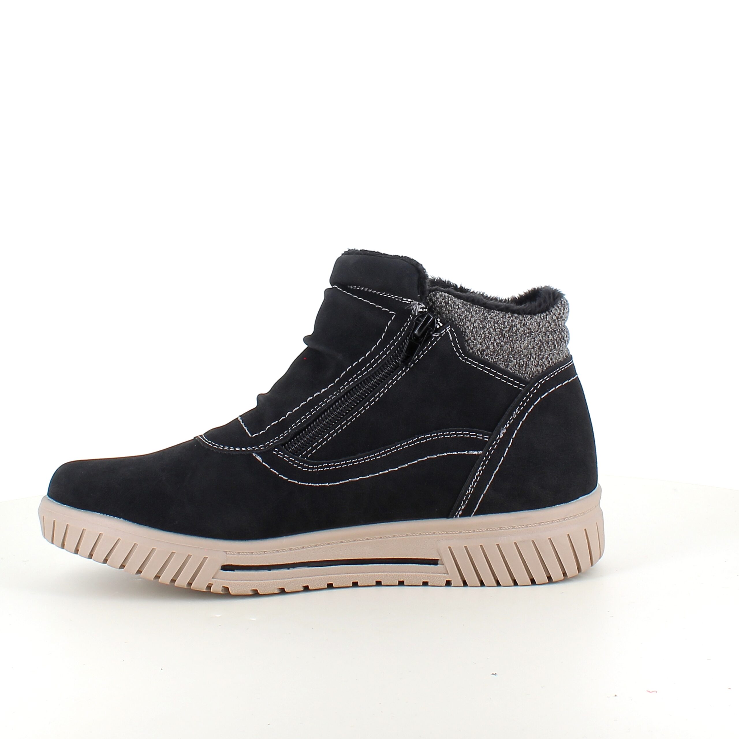 Kort fodrad vinterstövel i svart med dubbel dragkedja